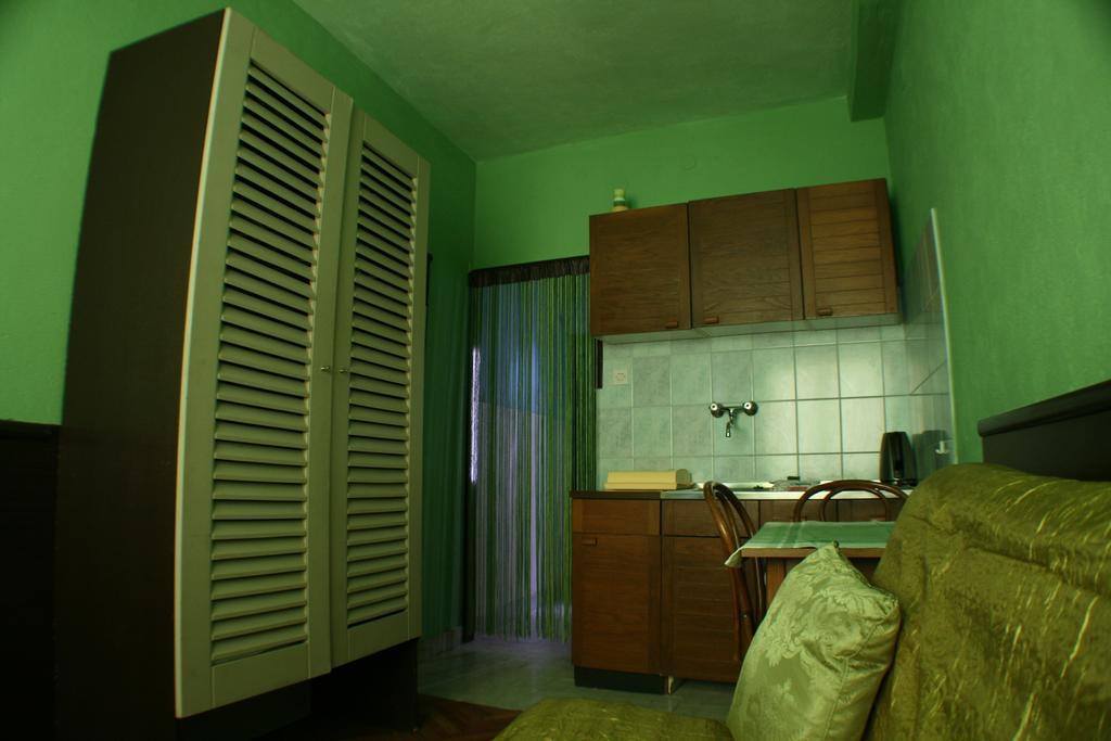 Hrstich Apartments Drasnice Oda fotoğraf